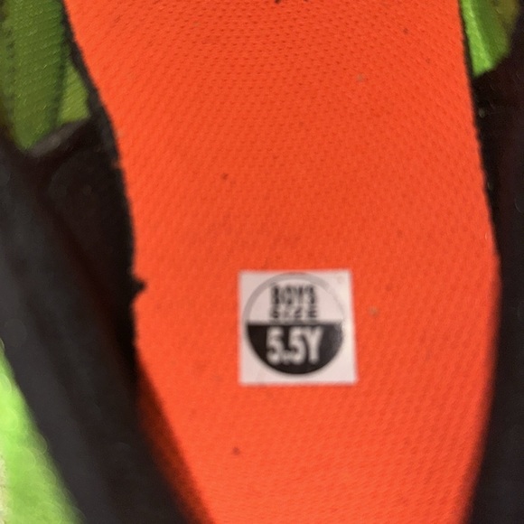 Brand New Nike Never worn 5.5 boys Offers are welcomed - Picture 5 of 7